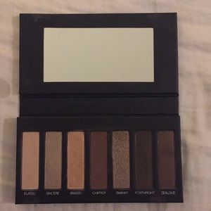 Younique Moonstruck Eyeshadow Palette
